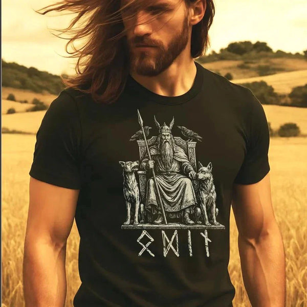 Odin Unisex T-Shirt mit nordischem Göttervater, Speer Gungnir und Raben in Wikinger-Design
